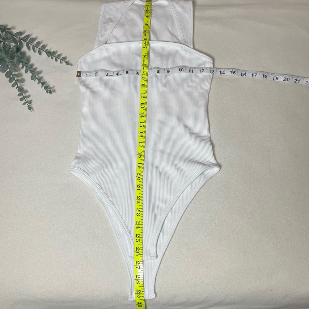 OQQ Women’s White Ribbed Square Neck Bodysuit Sleeveless Stretch Size M - Picture 4 of 7